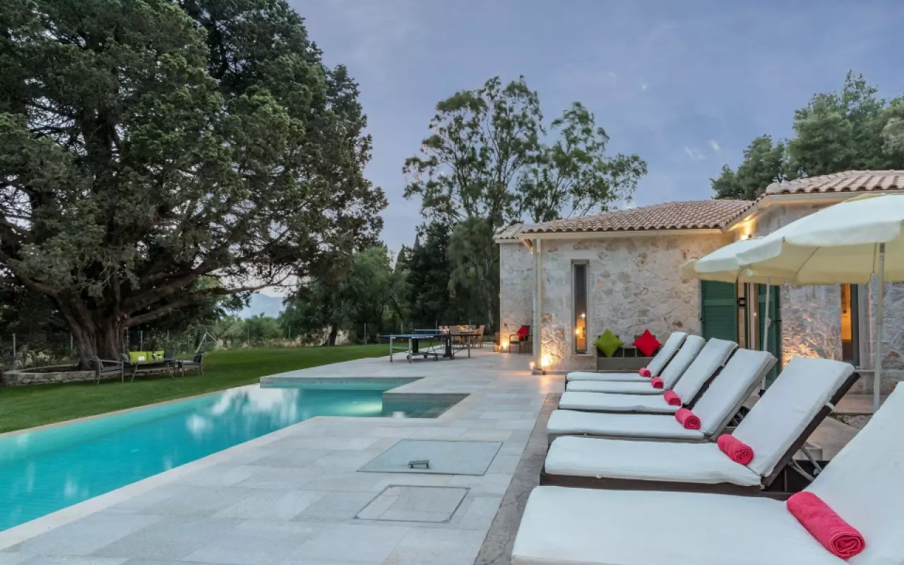 Astarte Luxury Villas-Laalu Private Villa with Pool